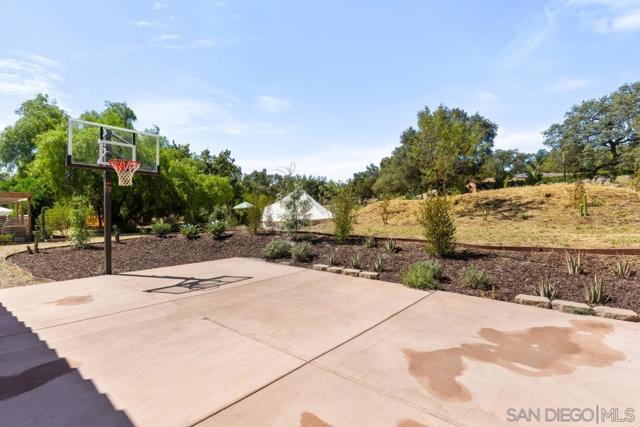 18940 Littlefield Lane, Valley Center CA: https://media.crmls.org/mediaz/304681d2-7ef0-48ca-a940-f4d4f94aa89b.jpg