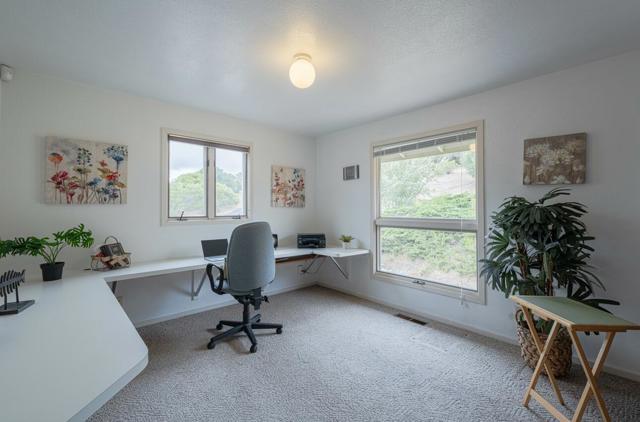 24935 Corte Poco, Salinas CA: https://media.crmls.org/mediaz/30469139-0863-4f36-8fd5-f9b80e964c3c.jpg