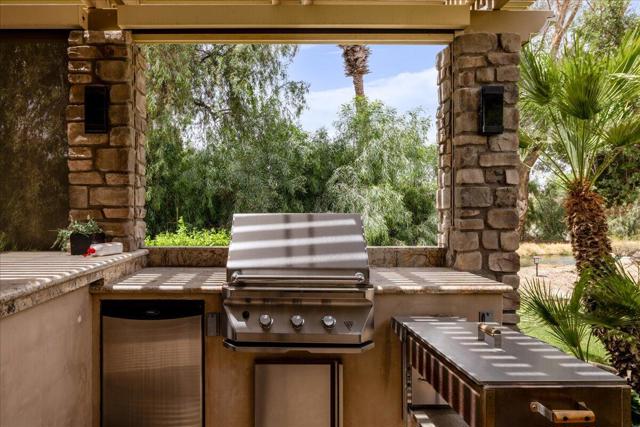 49645 Redford Way, Indio CA: https://media.crmls.org/mediaz/3046dba1-1c2b-46cf-a4f4-6a7dea681567.jpg