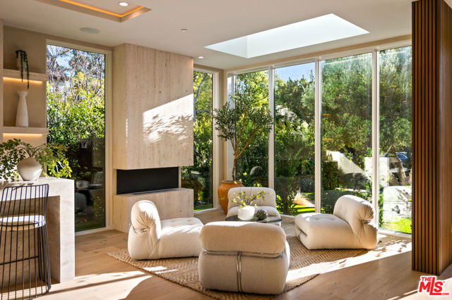 615 23rd Street, Santa Monica CA: https://media.crmls.org/mediaz/30478875-77db-4c35-bd8f-2795d42fc0ca.jpg