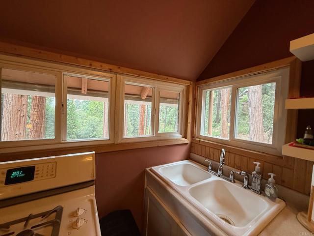 Detail Gallery Image 6 of 45 For 32811 Birch Hill Rd, Palomar Mountain,  CA 92060 - 2 Beds | 1 Baths