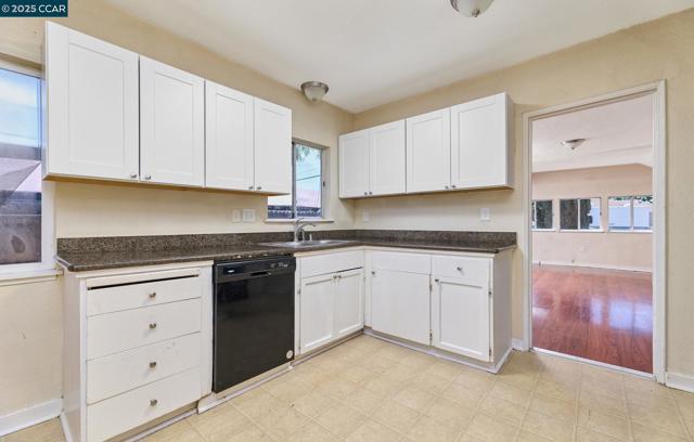 712 Springs Rd, Vallejo CA: https://media.crmls.org/mediaz/30485f18-ad82-4af6-a391-c81bd7396d7b.jpg