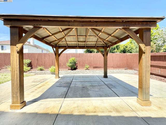 597 Pendragon St, Manteca CA: https://media.crmls.org/mediaz/30485f5c-1caf-4740-a510-93c42d5c3924.jpg