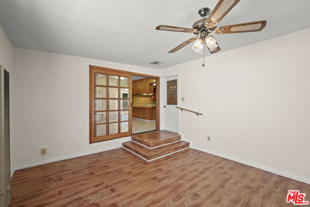 2101 N Almadale Avenue, Los Angeles CA: https://media.crmls.org/mediaz/30486e47-919a-45e9-960b-710f9406ccdf.jpg
