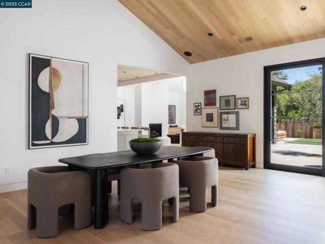 3364 Las Huertas Rd, Lafayette CA: https://media.crmls.org/mediaz/3048873e-ec24-426b-81ff-e0f557013f10.jpg