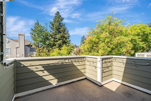 275 Reflections Dr, San Ramon CA: https://media.crmls.org/mediaz/30490cd8-9699-4ebf-b665-bdca602e56e7.jpg