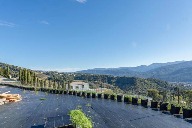304 Country Club, Carmel Valley CA: https://media.crmls.org/mediaz/30492e5d-670e-44f1-814d-1f3fecd80077.jpg