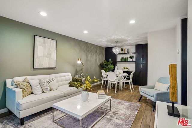 685 N Ashurst Court #203, Palm Springs, CA 92262