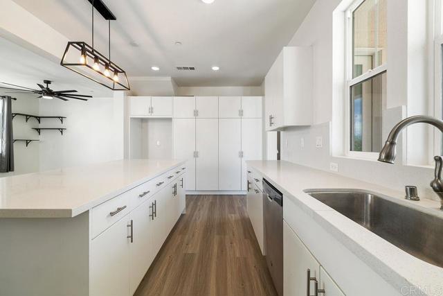 5241 Rockfish Lane, San Diego CA: https://media.crmls.org/mediaz/3049b776-0785-4213-9d77-ebc70feaca1a.jpg