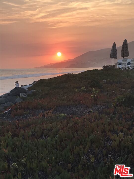 https://media.crmls.org/mediaz/304a253d-5eee-4166-9bda-251e9cdf7ea2.jpg?preset=X-Large