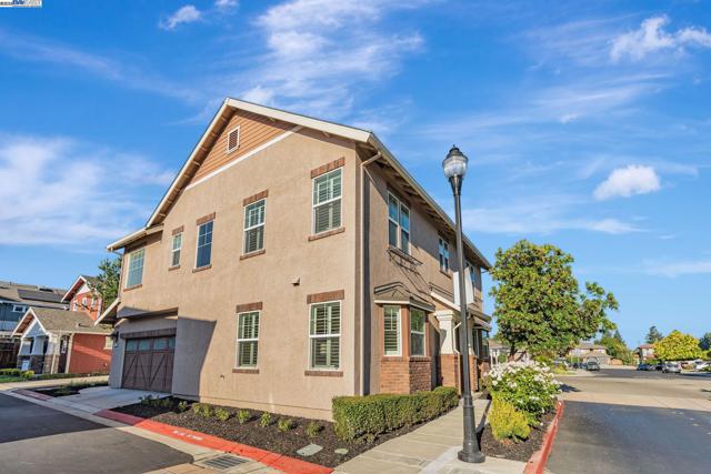 5801 Flora Cmn, Livermore CA: https://media.crmls.org/mediaz/304a4fda-47f1-4f50-ab09-f977f023bcce.jpg