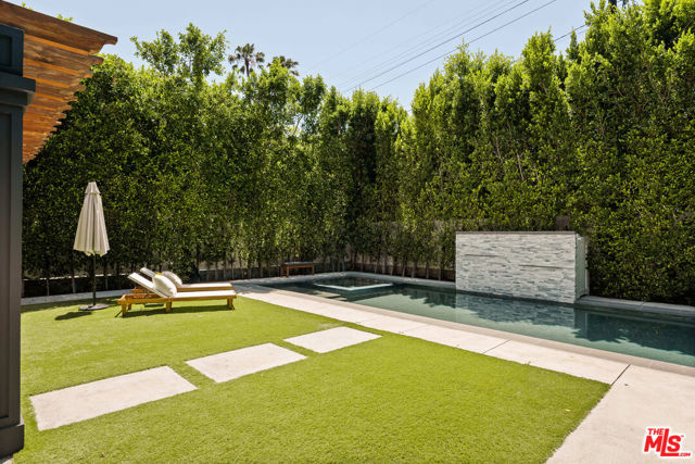 4447 Farmdale Avenue, Studio City CA: https://media.crmls.org/mediaz/304a5844-20c4-4091-aacd-9b410db7d12c.jpg