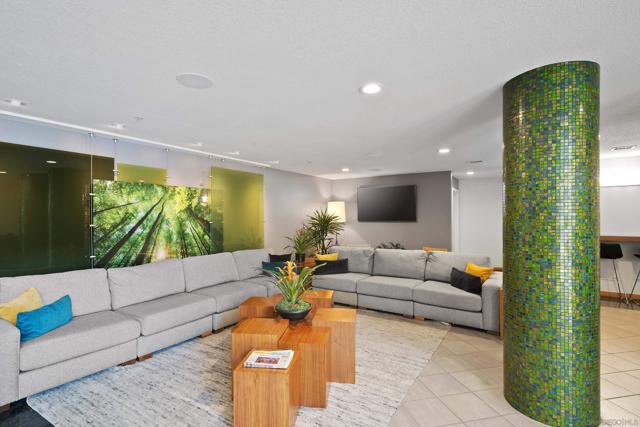 850 Beech St, San Diego CA: https://media.crmls.org/mediaz/304bb362-85f0-4e61-ace4-46d7ab76ea5e.jpg