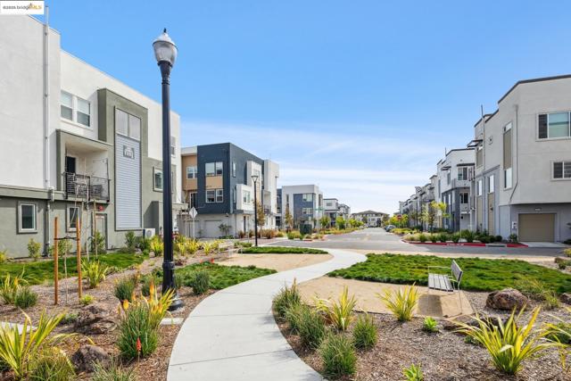2823 Cathwood Ln, Alameda CA: https://media.crmls.org/mediaz/304bf1c9-daab-48d0-8704-7ce875b3e566.jpg