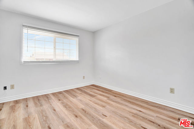 10065 De Soto Avenue, Chatsworth CA: https://media.crmls.org/mediaz/304c01c6-3016-4ab2-9dfc-688808a5279b.jpg
