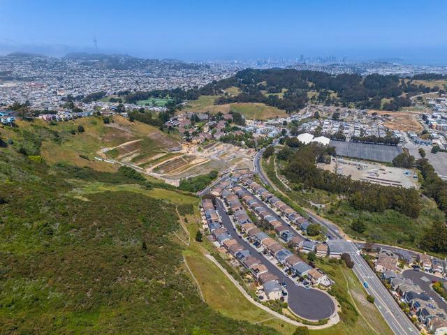 978 Martin Trail, Daly City CA: https://media.crmls.org/mediaz/304c31c2-e7f0-4334-9847-9fc2f3ba69df.jpg