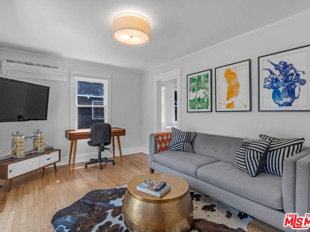 7024 De Longpre Avenue, Los Angeles CA: https://media.crmls.org/mediaz/304c4dad-c837-4d6d-8bbc-167147c8bf77.jpg