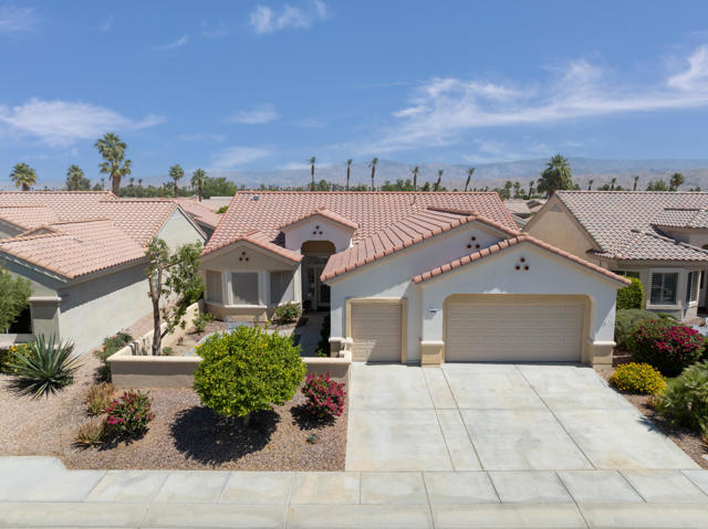 78664 Platinum Drive, Palm Desert CA: https://media.crmls.org/mediaz/304cb285-0565-489a-99cb-288610f0bae2.jpg