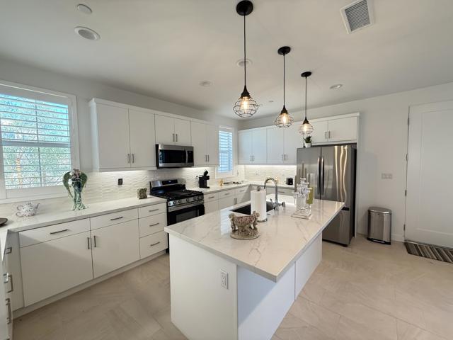 36350 Lasuen Street, Palm Desert CA: https://media.crmls.org/mediaz/304d5af1-662b-4fa9-924e-c234213e38ba.jpg