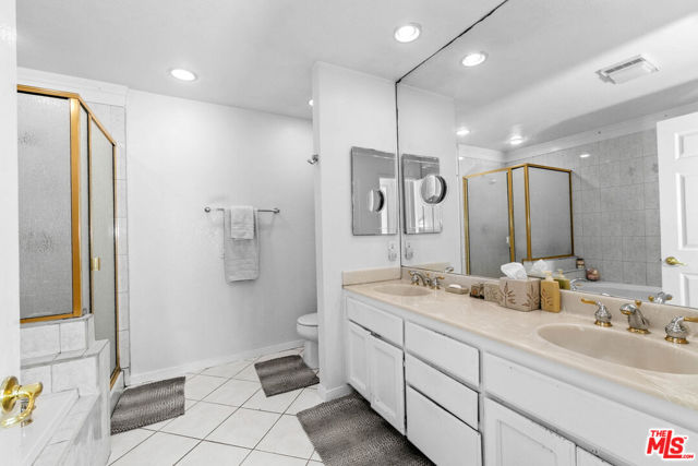 6347 Wynne Avenue, Tarzana CA: https://media.crmls.org/mediaz/304dc119-304e-406f-ad60-af24507909cf.jpg