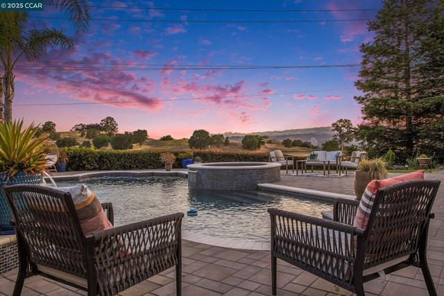 4001 Browning Dr, Concord CA: https://media.crmls.org/mediaz/304dcaf1-6a91-47cc-bd80-81cfa55328b2.jpg