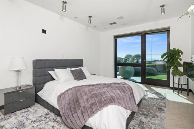 3515 Union St, San Diego CA: https://media.crmls.org/mediaz/304df10c-e8dc-44ca-a6f3-a06e9bd0a323.jpg
