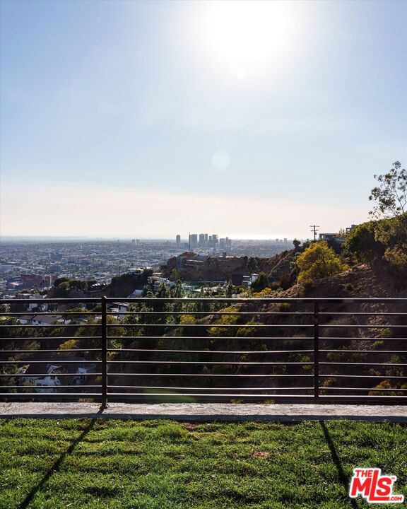 https://media.crmls.org/mediaz/304e6941-9d38-441b-896a-57621ca4846f.jpg?preset=X-Large