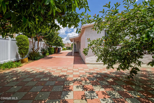 1520 W 107th Street, Los Angeles CA: https://media.crmls.org/mediaz/304ed5ac-015a-46d3-b779-b7dc080d4603.jpg