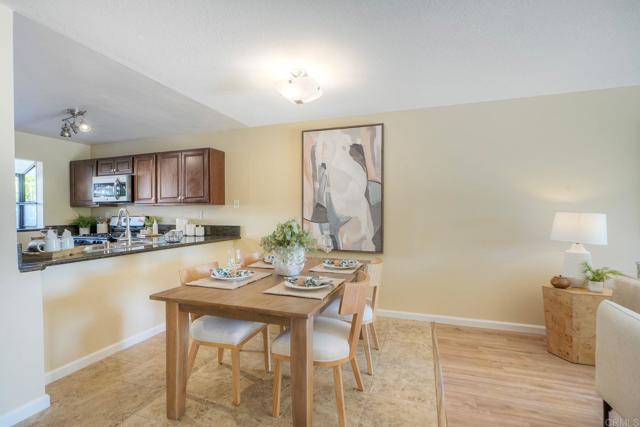 220 S Shorehang Lane, Encinitas CA: https://media.crmls.org/mediaz/304fa38c-8886-46e4-9411-475f8d0b3539.jpg