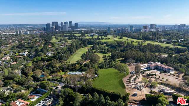 150 S Carolwood Drive, Los Angeles CA: https://media.crmls.org/mediaz/304fd13a-01da-4dce-aa3c-56e8137a2f8d.jpg