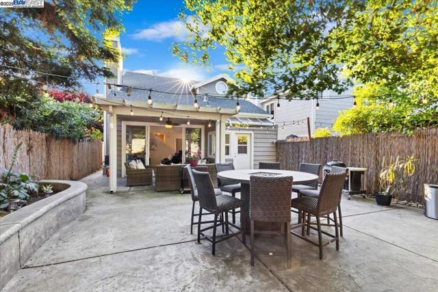 2211 Oakland Ave, Pleasanton CA: https://media.crmls.org/mediaz/30504d75-ca02-4f8f-801b-ac7c7a290490.jpg