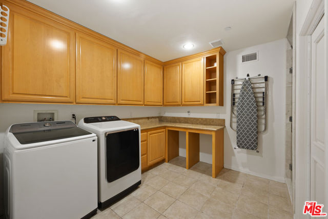 Image 36 of 57 For 2671 Astral Drive