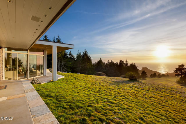 43850 Buckhorn Cove E Road, Little River CA: https://media.crmls.org/mediaz/30514fe6-cf80-4d74-a707-2cf10033ae5c.jpg