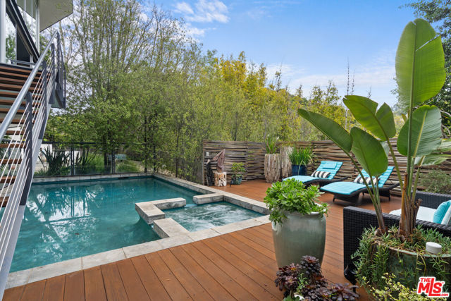 2207 Bowmont Drive, Beverly Hills CA: https://media.crmls.org/mediaz/3051859e-56c1-4ae2-b3ed-489b59b23461.jpg