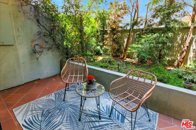 838 16th Street, Santa Monica CA: https://media.crmls.org/mediaz/305239f6-4e8d-4122-b4e2-8e8226635443.jpg