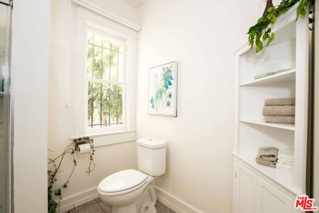 1277 W West Boulevard, Los Angeles CA: https://media.crmls.org/mediaz/305249c3-2846-4dbf-bd7b-ab62314ee072.jpg