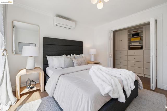 1642 10Th St, Berkeley CA: https://media.crmls.org/mediaz/30524b48-880c-44eb-8fd9-7baf234524f2.jpg