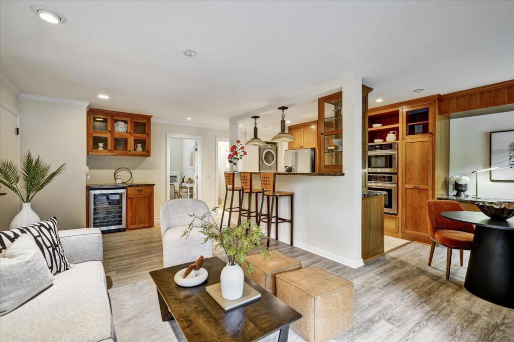1070 Mercedes Avenue #2