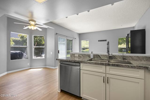 11928 Bubbling Brook Street, Moorpark CA: https://media.crmls.org/mediaz/30527825-4353-4e51-a7d5-fc0f2475a24e.jpg