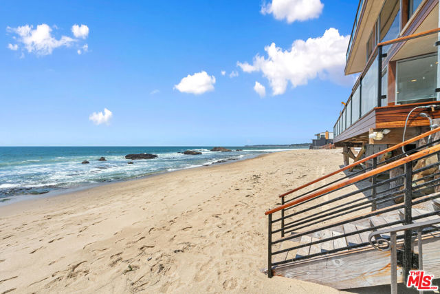 24928 Malibu Road, Malibu CA: https://media.crmls.org/mediaz/3052f05e-6ebd-4653-82d8-c2bd3e67680a.jpg