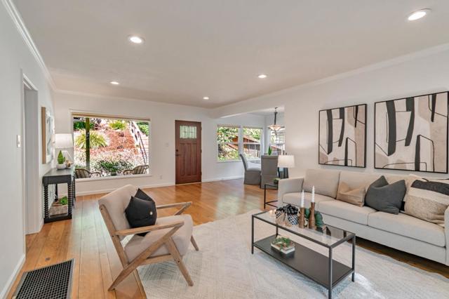 25 Overlake Court, Oakland CA: https://media.crmls.org/mediaz/305371f7-ef9f-421c-b552-56699bd0df8f.jpg