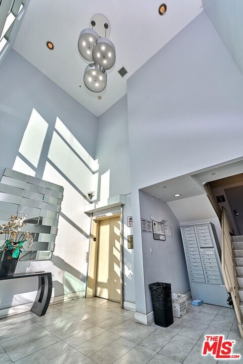 332 S Oxford Avenue, Los Angeles CA: https://media.crmls.org/mediaz/3053f703-ad2c-4524-8ddd-4ee0ac0e1c5b.jpg