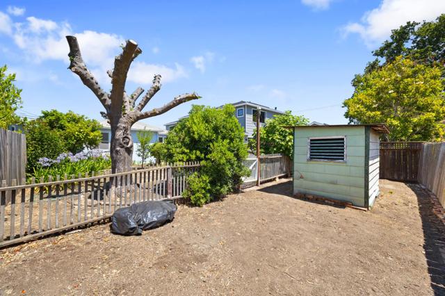 1423 Greenwood Avenue, San Carlos CA: https://media.crmls.org/mediaz/3054fbc1-6ec1-481f-b521-bd18b77cbdc2.jpg