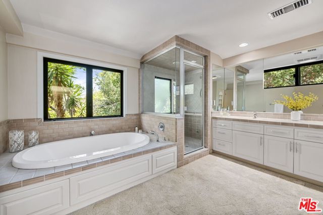 515 Warner Avenue, Los Angeles CA: https://media.crmls.org/mediaz/305513c0-aeaf-4ba1-bd12-ba5354e66cf3.jpg