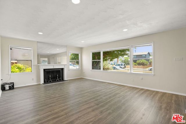 12127 Juniette Street, Culver City CA: https://media.crmls.org/mediaz/305534d4-69ba-40aa-9b00-e1a221ba3356.jpg