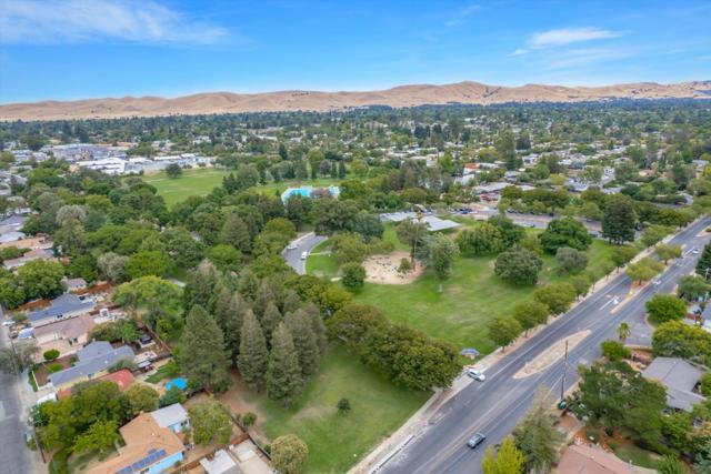 1198 Quail Ct, Concord CA: https://media.crmls.org/mediaz/3055aa8e-a696-41c6-894f-4f00e369b035.jpg