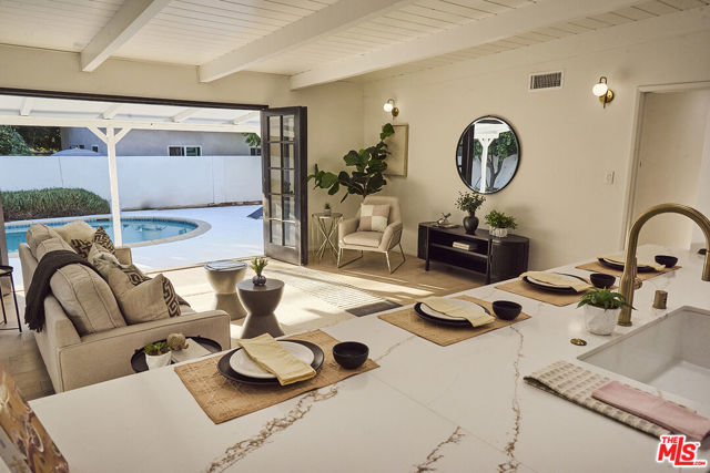 8531 Norwich Avenue, North Hills CA: https://media.crmls.org/mediaz/30560879-07d2-49b2-8375-d26dd6789f0b.jpg