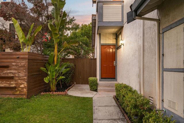 44930 Lynx Dr, Fremont CA: https://media.crmls.org/mediaz/30562dcc-19f1-4f43-a80a-7f0a7801b631.jpg