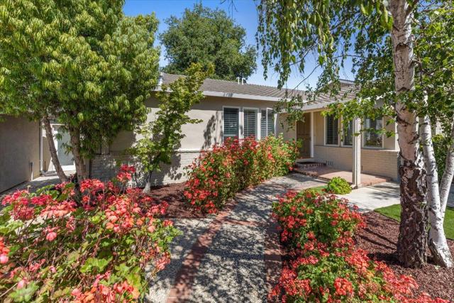 20393 Zorka Avenue, Saratoga CA: https://media.crmls.org/mediaz/30569e57-940b-4322-bded-07b274107d53.jpg
