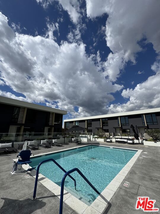 Rooftop Lounge Pool
